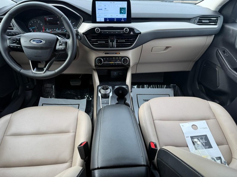 Ford Escape Vehicle Full-screen Gallery Image 12