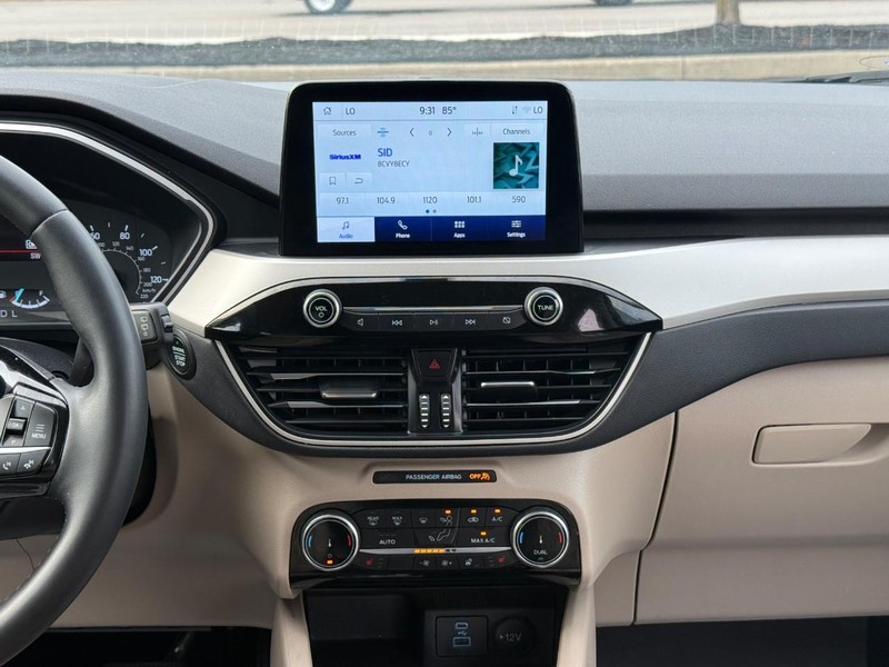 Ford Escape Vehicle Full-screen Gallery Image 14