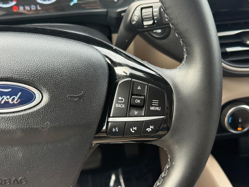Ford Escape Vehicle Full-screen Gallery Image 22