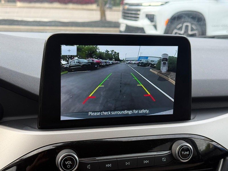 Ford Escape Vehicle Full-screen Gallery Image 26