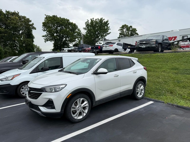 Buick Encore GX Vehicle Full-screen Gallery Image 02