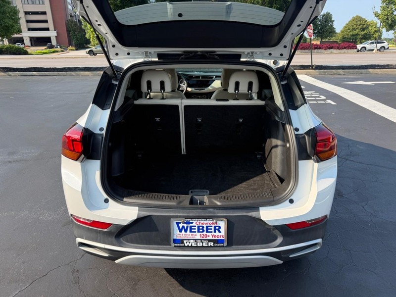 Buick Encore GX Vehicle Full-screen Gallery Image 5