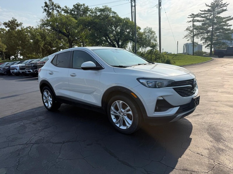 Buick Encore GX Vehicle Full-screen Gallery Image 8