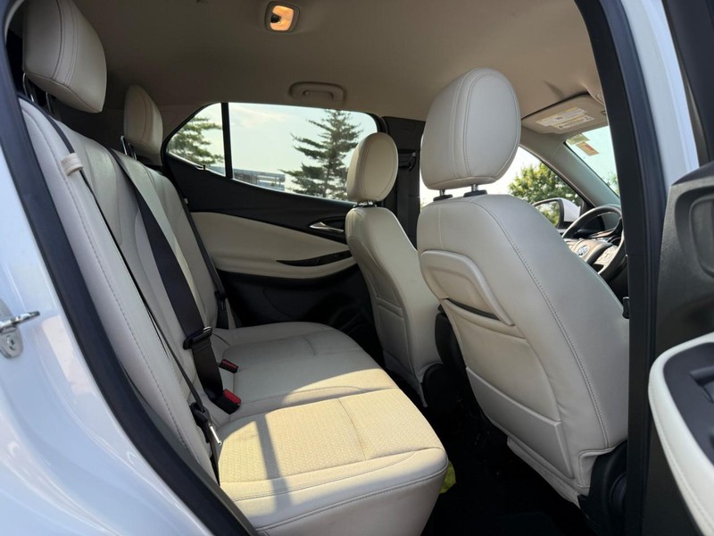 Buick Encore GX Vehicle Full-screen Gallery Image 10
