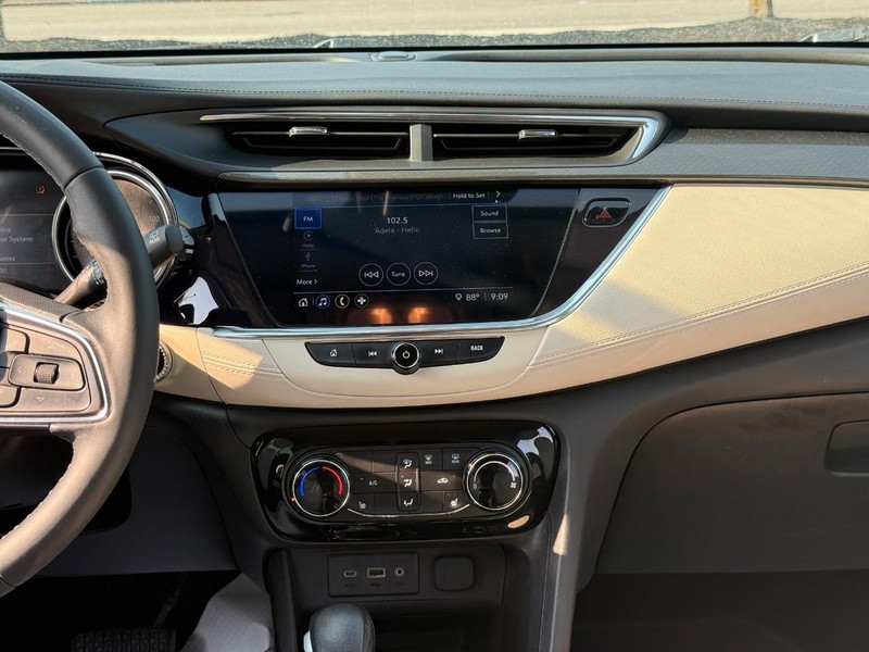 Buick Encore GX Vehicle Full-screen Gallery Image 13
