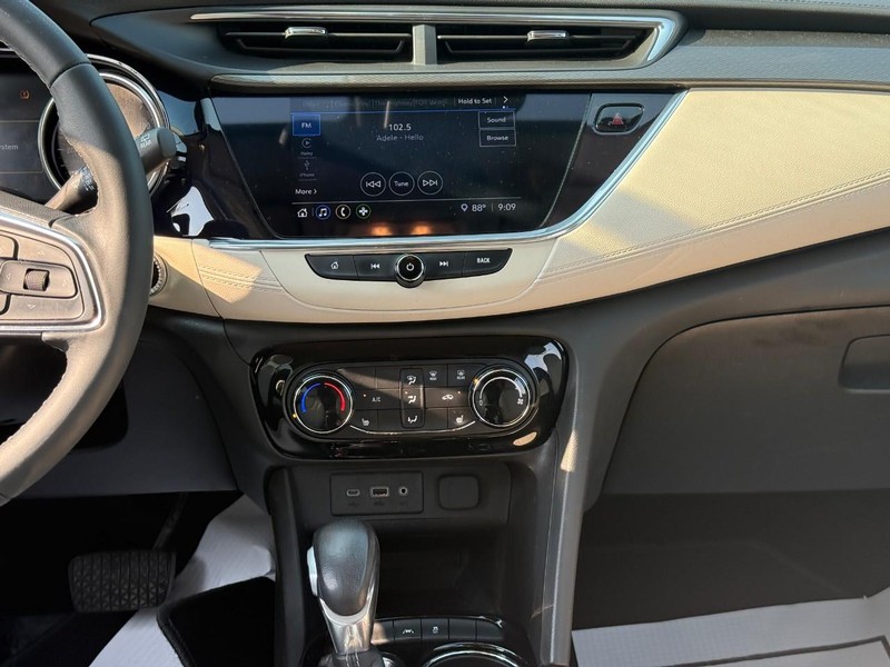 Buick Encore GX Vehicle Full-screen Gallery Image 14