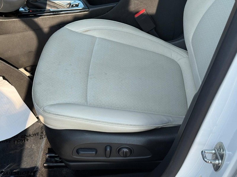Buick Encore GX Vehicle Full-screen Gallery Image 17