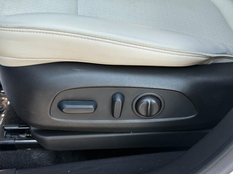 Buick Encore GX Vehicle Full-screen Gallery Image 18