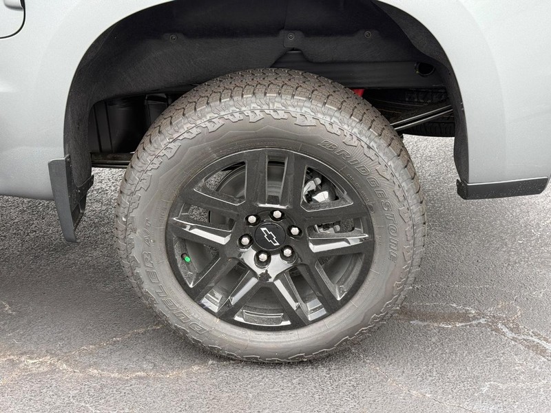 Chevrolet Silverado 1500 Vehicle Full-screen Gallery Image 4