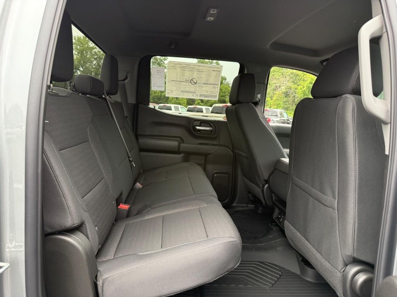 Chevrolet Silverado 1500 Vehicle Full-screen Gallery Image 5