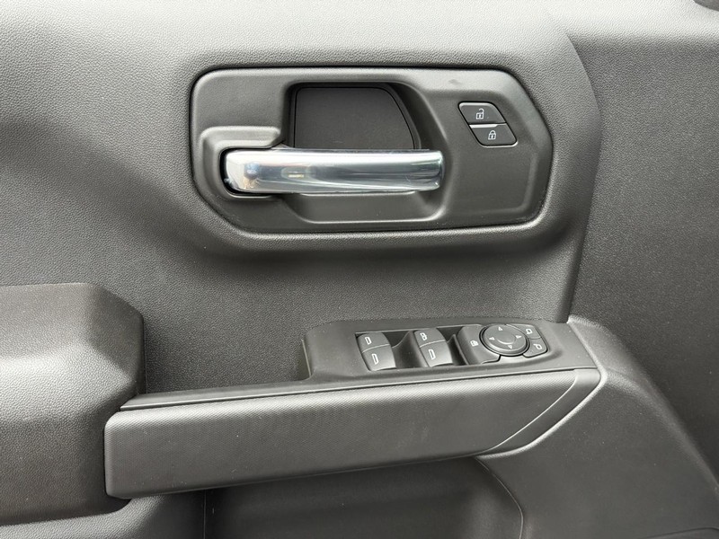 Chevrolet Silverado 1500 Vehicle Full-screen Gallery Image 10