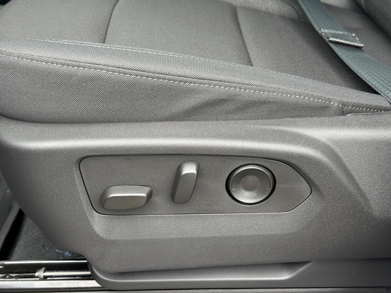 Chevrolet Silverado 1500 Vehicle Full-screen Gallery Image 12