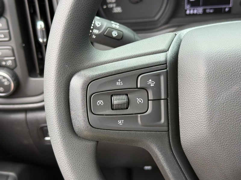 Chevrolet Silverado 1500 Vehicle Full-screen Gallery Image 13