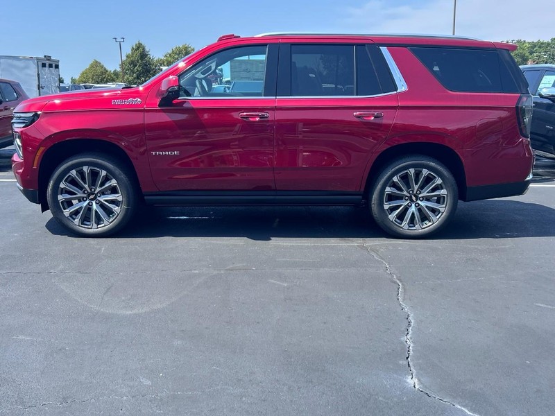Chevrolet Tahoe Vehicle Full-screen Gallery Image 2