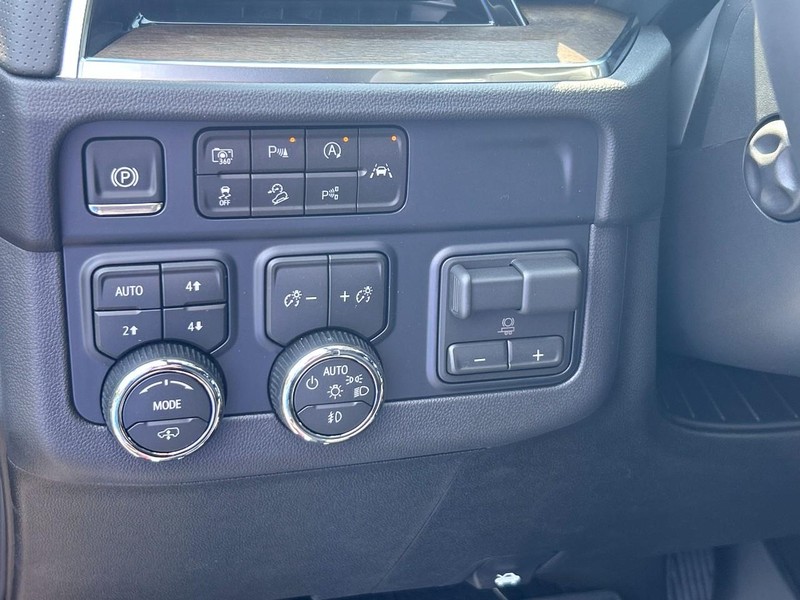 Chevrolet Tahoe Vehicle Full-screen Gallery Image 15