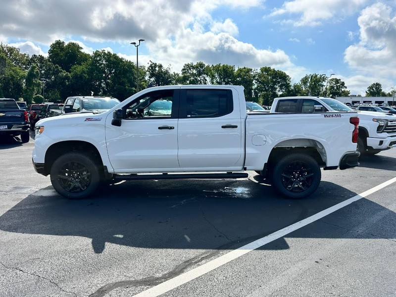 Chevrolet Silverado 1500 Vehicle Full-screen Gallery Image 2