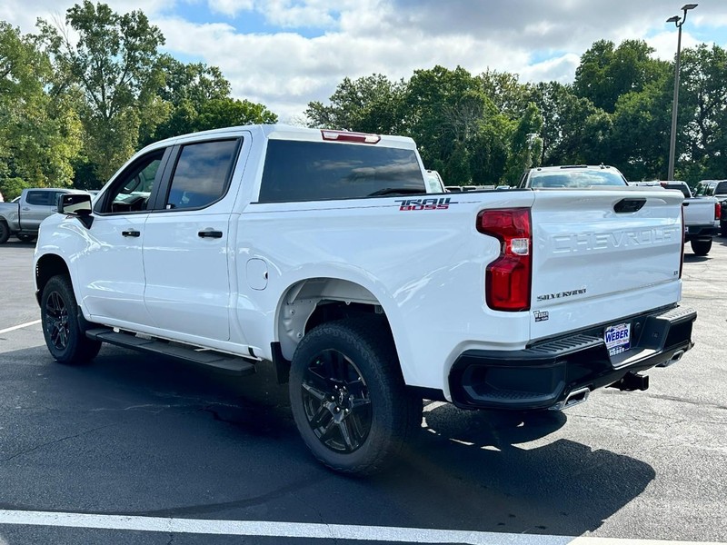 Chevrolet Silverado 1500 Vehicle Full-screen Gallery Image 3