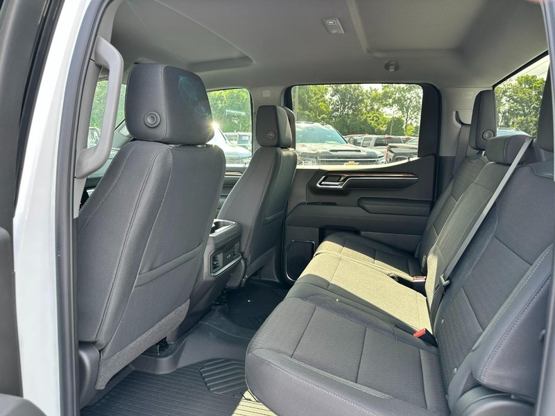 Chevrolet Silverado 1500 Vehicle Full-screen Gallery Image 4