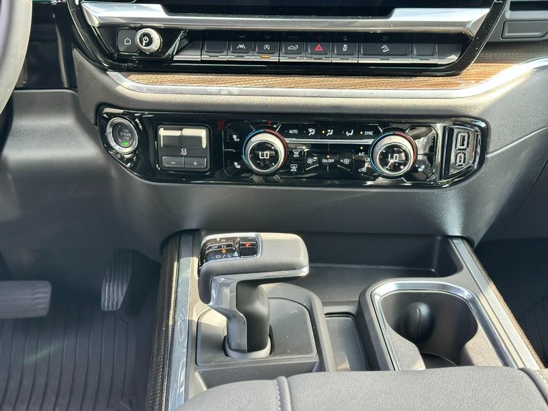 Chevrolet Silverado 1500 Vehicle Full-screen Gallery Image 8