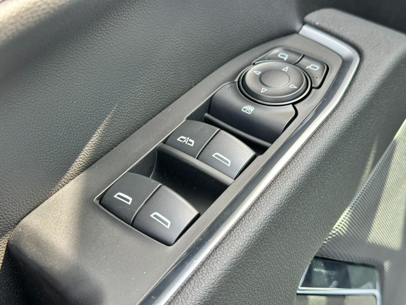 Chevrolet Silverado 1500 Vehicle Full-screen Gallery Image 9