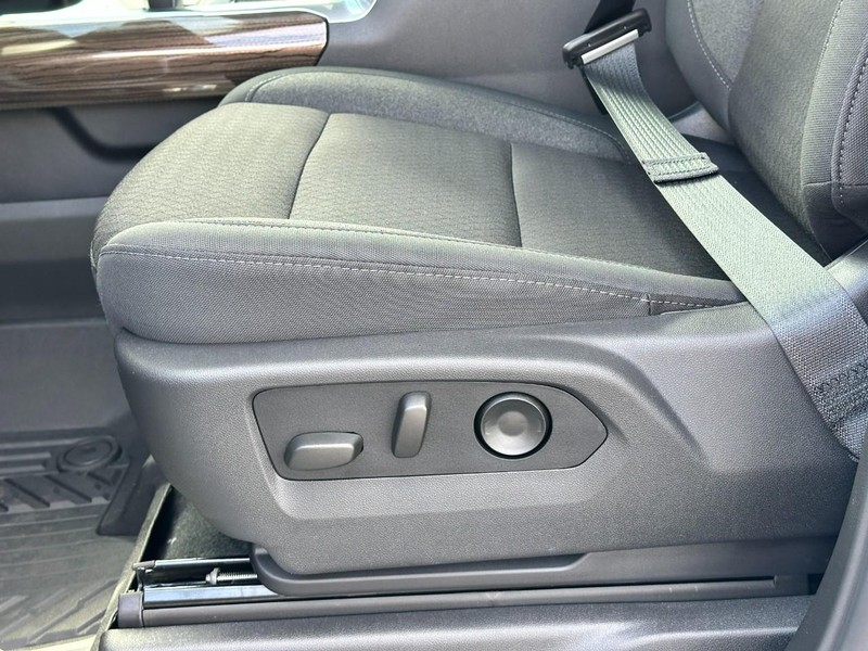 Chevrolet Silverado 1500 Vehicle Full-screen Gallery Image 10