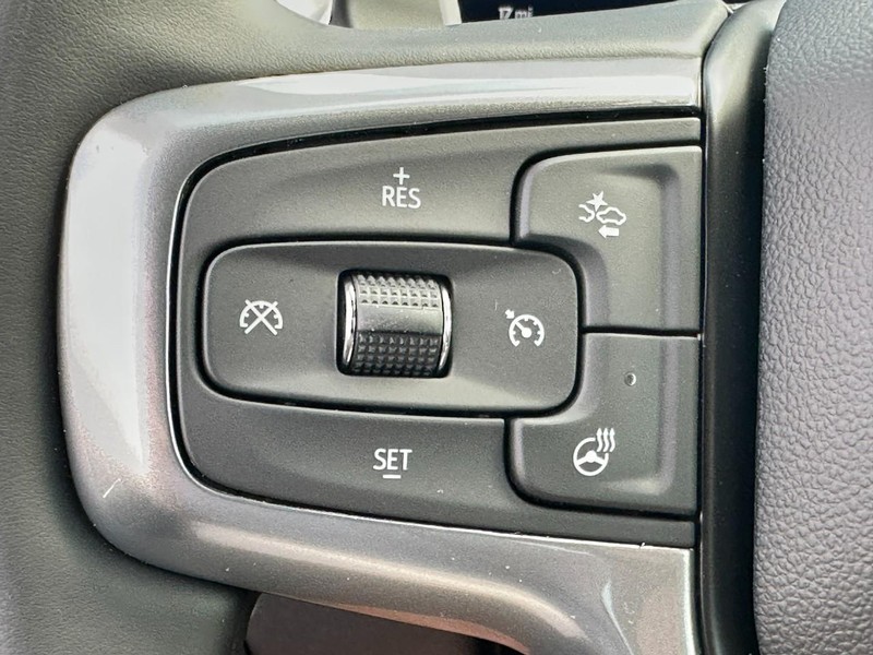 Chevrolet Silverado 1500 Vehicle Full-screen Gallery Image 11