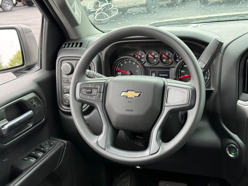 Chevrolet Silverado 1500 Vehicle Full-screen Gallery Image 8