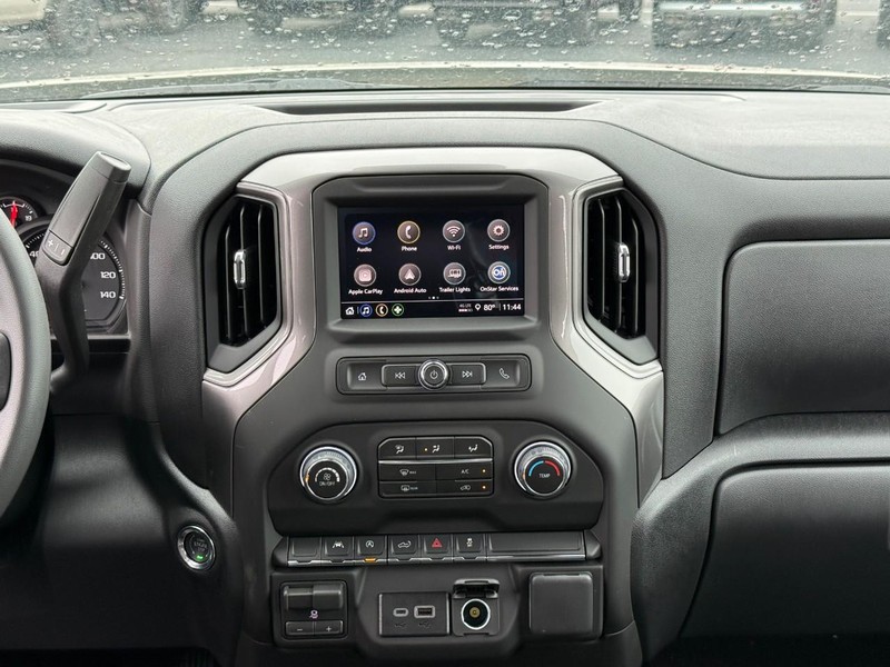 Chevrolet Silverado 1500 Vehicle Full-screen Gallery Image 9