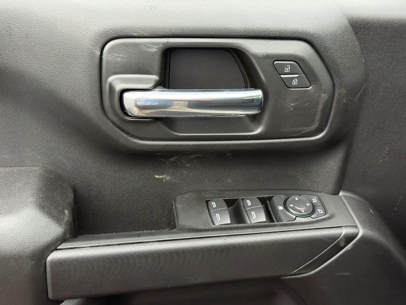 Chevrolet Silverado 1500 Vehicle Full-screen Gallery Image 11