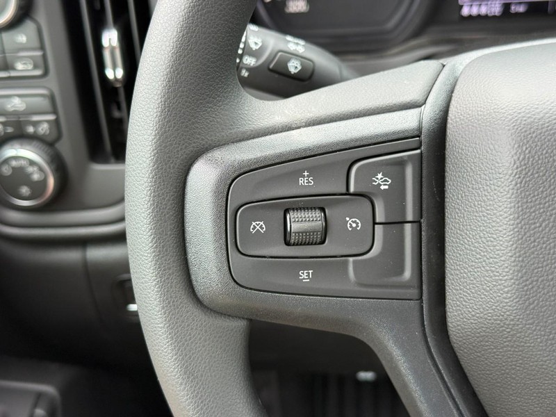 Chevrolet Silverado 1500 Vehicle Full-screen Gallery Image 14