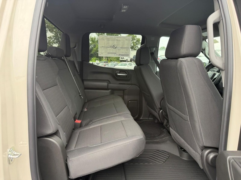 Chevrolet Silverado 1500 Vehicle Full-screen Gallery Image 6