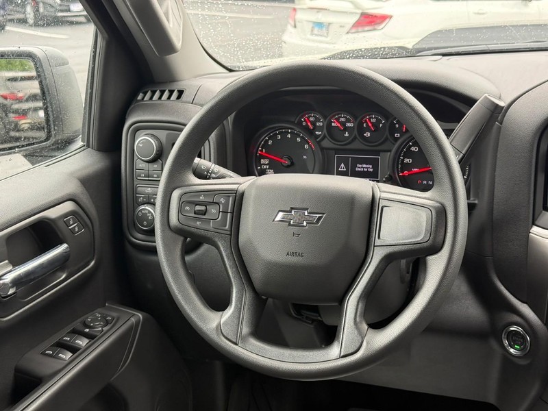 Chevrolet Silverado 1500 Vehicle Full-screen Gallery Image 8