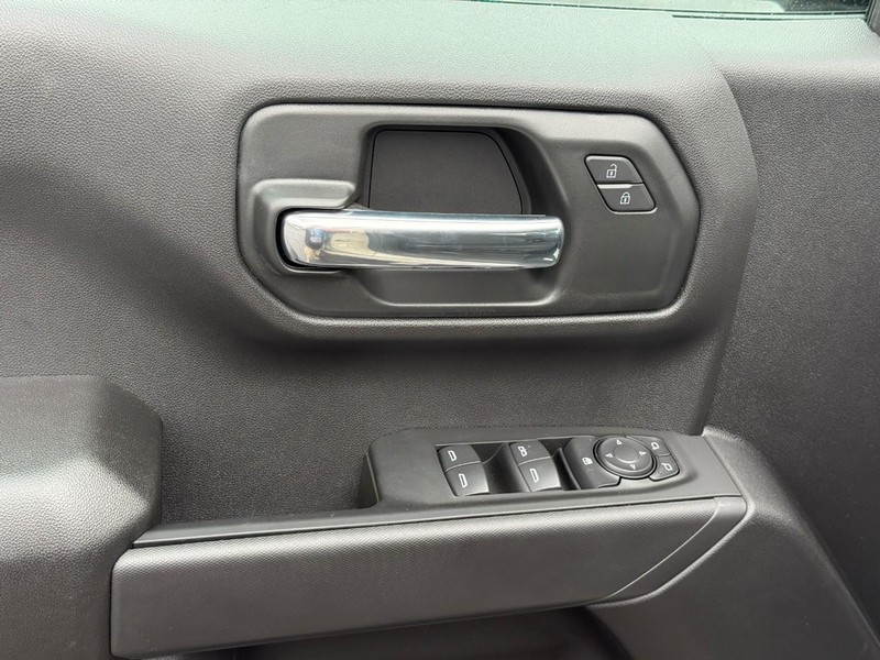 Chevrolet Silverado 1500 Vehicle Full-screen Gallery Image 11