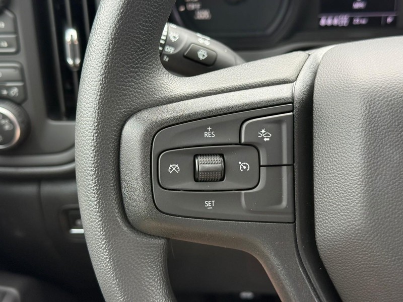 Chevrolet Silverado 1500 Vehicle Full-screen Gallery Image 14