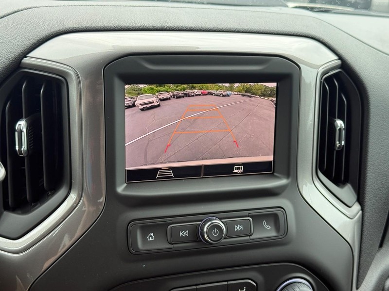 Chevrolet Silverado 1500 Vehicle Full-screen Gallery Image 15