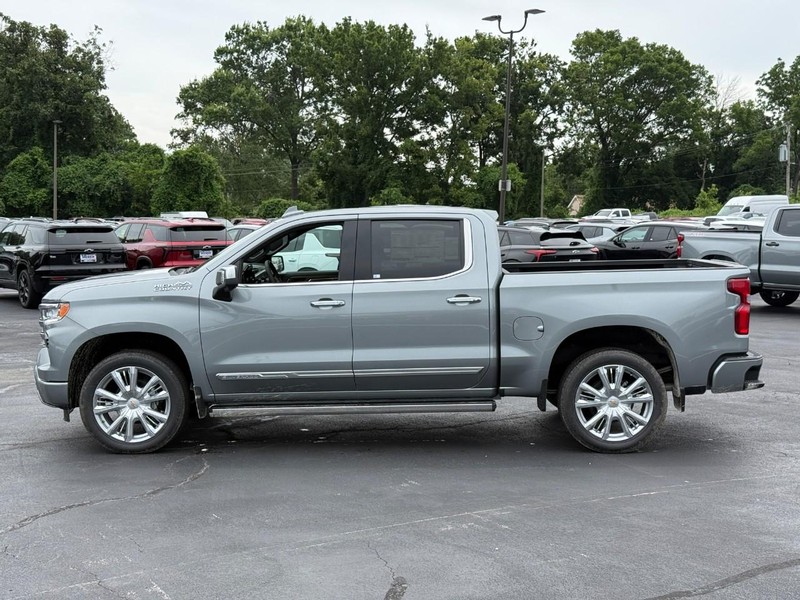 Chevrolet Silverado 1500 Vehicle Full-screen Gallery Image 2