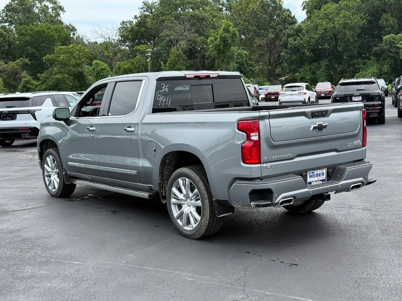 Chevrolet Silverado 1500 Vehicle Full-screen Gallery Image 3
