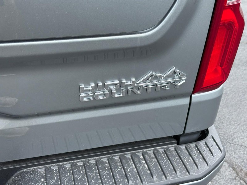 Chevrolet Silverado 1500 Vehicle Full-screen Gallery Image 5