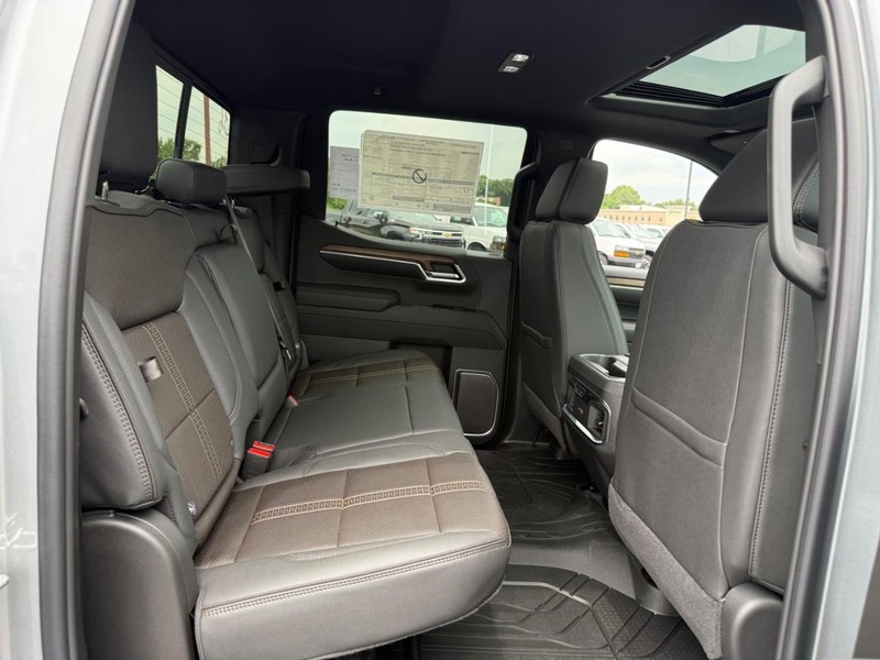 Chevrolet Silverado 1500 Vehicle Full-screen Gallery Image 6