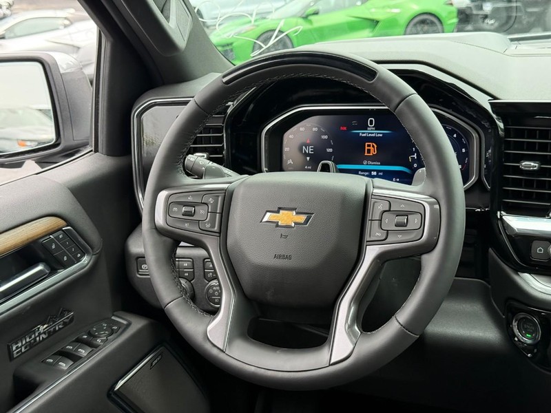 Chevrolet Silverado 1500 Vehicle Full-screen Gallery Image 8