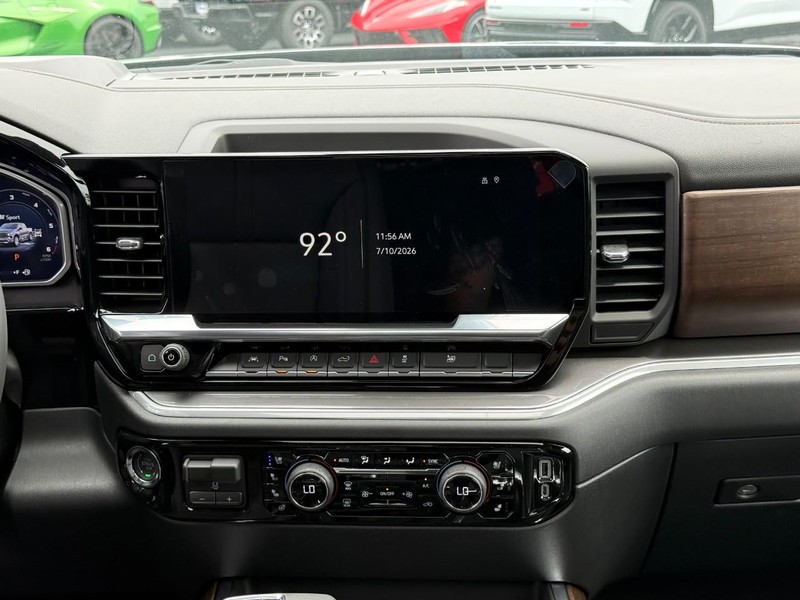 Chevrolet Silverado 1500 Vehicle Full-screen Gallery Image 9
