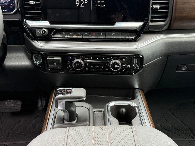 Chevrolet Silverado 1500 Vehicle Full-screen Gallery Image 10