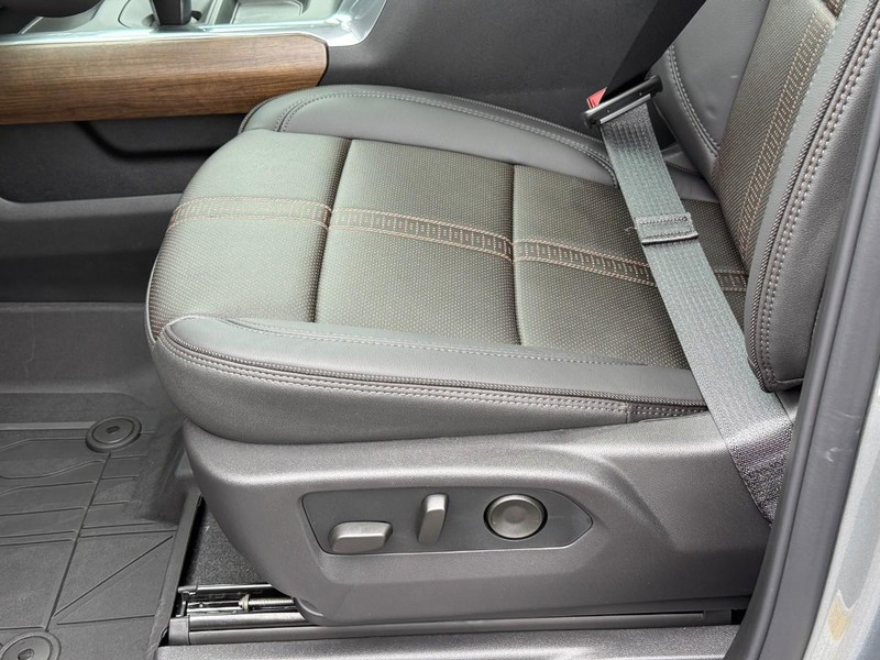 Chevrolet Silverado 1500 Vehicle Full-screen Gallery Image 13