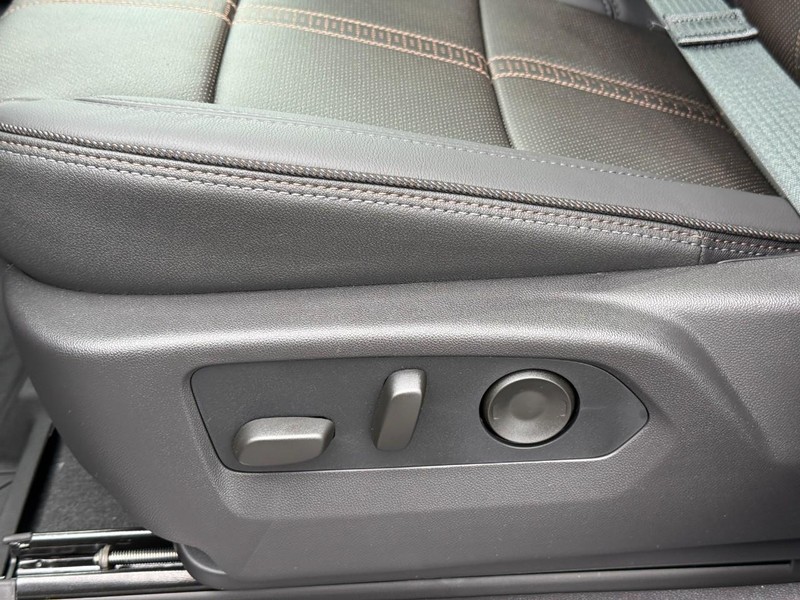 Chevrolet Silverado 1500 Vehicle Full-screen Gallery Image 14