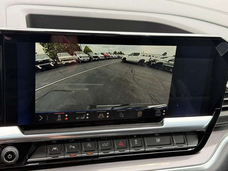 Chevrolet Silverado 1500 Vehicle Full-screen Gallery Image 19