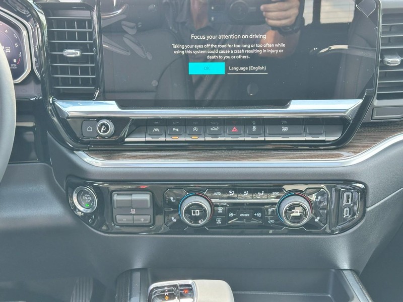Chevrolet Silverado 1500 Vehicle Full-screen Gallery Image 8
