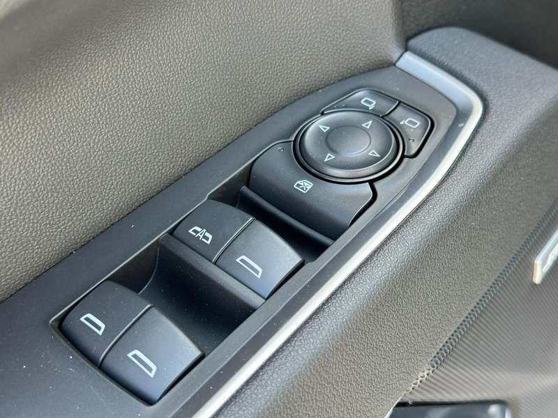 Chevrolet Silverado 1500 Vehicle Full-screen Gallery Image 10