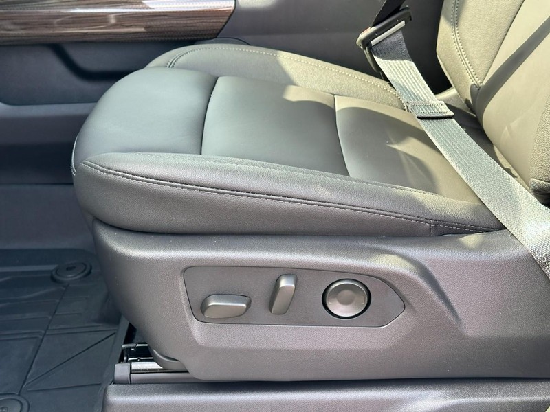 Chevrolet Silverado 1500 Vehicle Full-screen Gallery Image 11