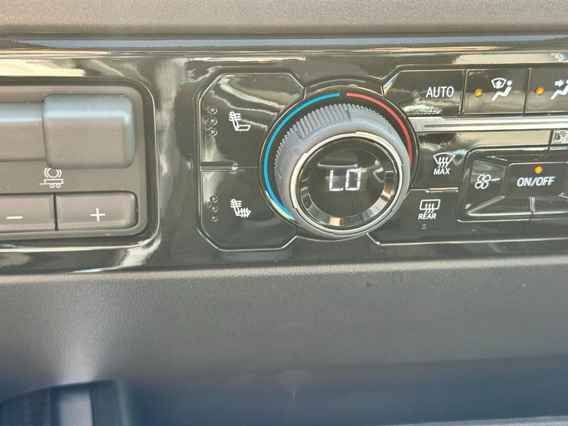 Chevrolet Silverado 1500 Vehicle Full-screen Gallery Image 14