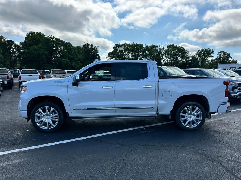 Chevrolet Silverado 1500 Vehicle Full-screen Gallery Image 2